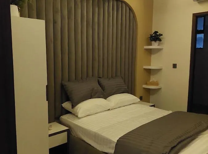 Travellers Heaven 3Br Apt Dha Phase VI Nishat Commercial